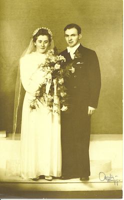 Ella f. Drejer og Harry Christiansen
Modtaget af Eigil Christiansen, Svendborg. Billede af Ella f. Drejer og Harry Christiansen gift 16.12.1944

 

