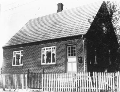 Hus i kolby.
Fra Egnsarkivets gemmer. Mette og Hans Kjeldmands 3. hus, Kolby, bygget 1922/23.
