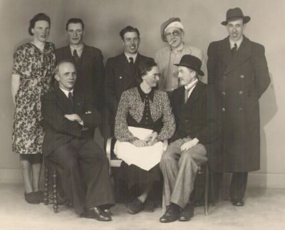 Dilettant GalopskrÃ¦deren 1947
Modtaget af Inge Lise Vohnsen SÃ¸rensen.

