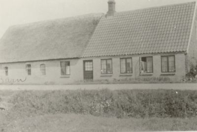 Jorgen Nielsen home
Old Jorgen Nielsen home, situated on Island of Samso in Denmark.  The left part is the barn.  Taken in July 1933.
