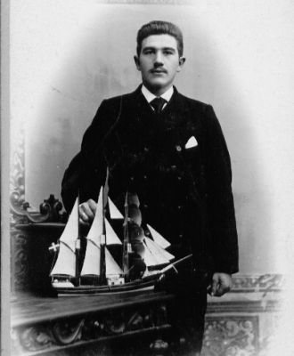 Fyrmester Albert JÃ¸rgensen
Fra Egnsarkivets gemmer. fyrmester Albert JÃ¸rgensen, elev pÃ¥ Marstal Navigationsskole i Ã¥r 1900.
